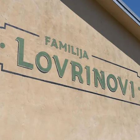 Familija Lovrinovi Retreat With Shared Pool Apartament
