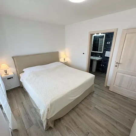Appartamento Familija Lovrinovi Retreat With Shared Pool Zvoneca