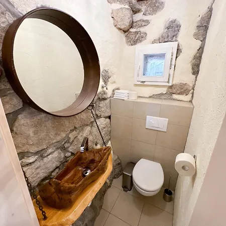 Familija Lovrinovi Retreat With Shared Pool