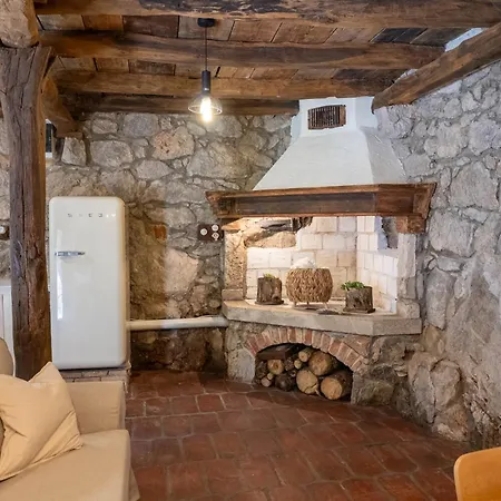 Familija Lovrinovi Retreat With Shared Pool Apartmán Zvoneca