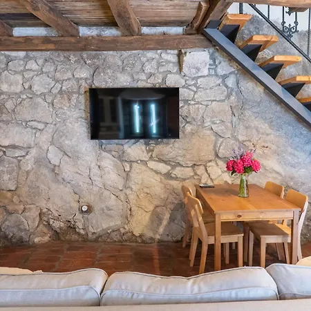 Familija Lovrinovi Retreat With Shared Pool *