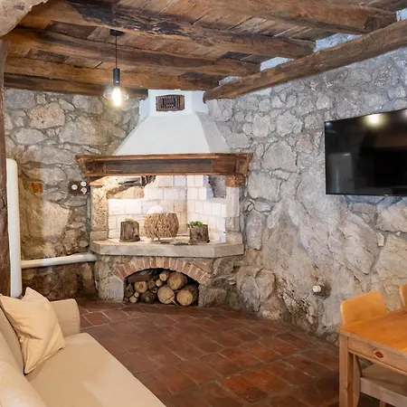 Familija Lovrinovi Retreat With Shared Pool Appartamento *