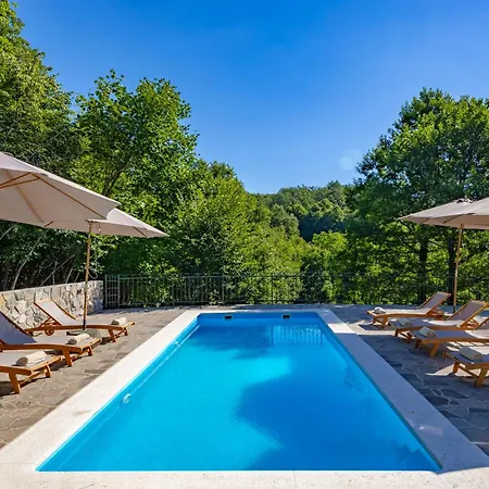 Familija Lovrinovi Retreat With Shared Pool דירה *