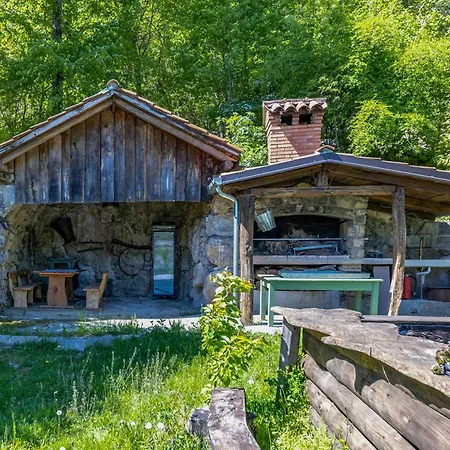 Familija Lovrinovi Retreat With Shared Pool *