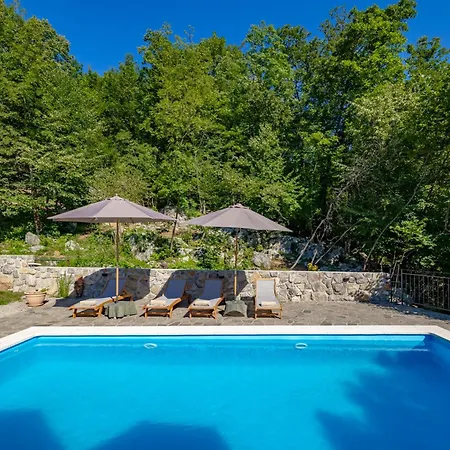 Familija Lovrinovi Retreat With Shared Pool Zvoneca