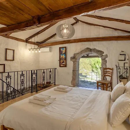 Apartament Familija Lovrinovi Retreat With Shared Pool *