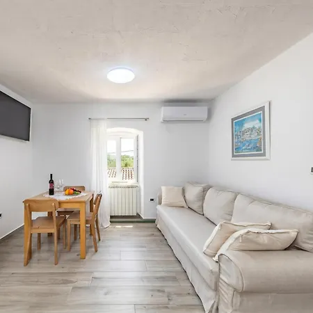 Familija Lovrinovi Retreat With Shared Pool Apartament