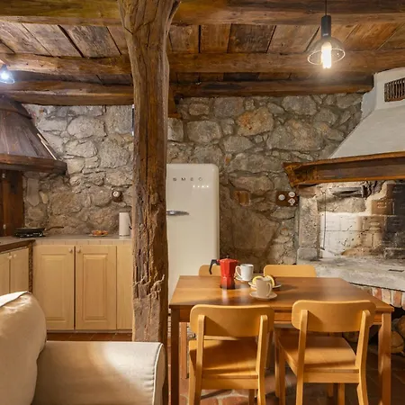 Familija Lovrinovi Retreat With Shared Pool Apartament *