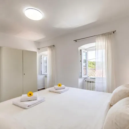 Familija Lovrinovi Retreat With Shared Pool Apartament