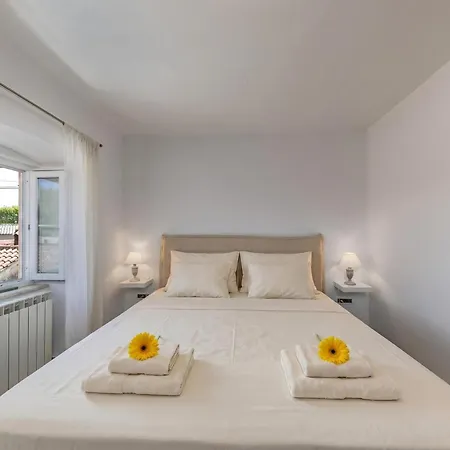 Familija Lovrinovi Retreat With Shared Pool Apartament *