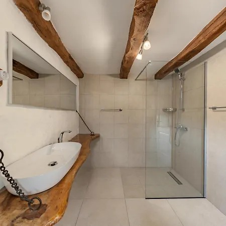 Familija Lovrinovi Retreat With Shared Pool Lejlighed