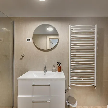 Familija Lovrinovi Retreat With Shared Pool דירה *