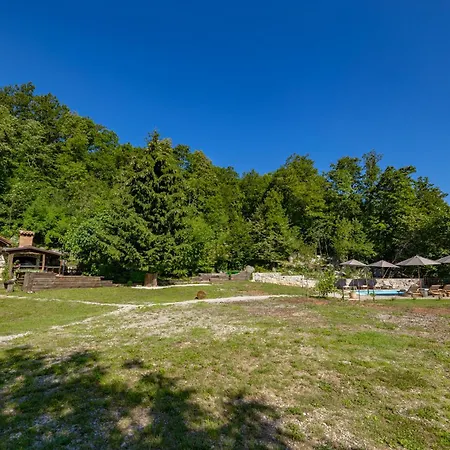 Familija Lovrinovi Retreat With Shared Pool דירה *