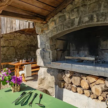 Familija Lovrinovi Retreat With Shared Pool דירה *