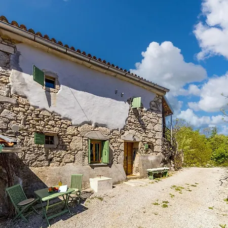 Familija Lovrinovi Retreat With Shared Pool * Zvoneca