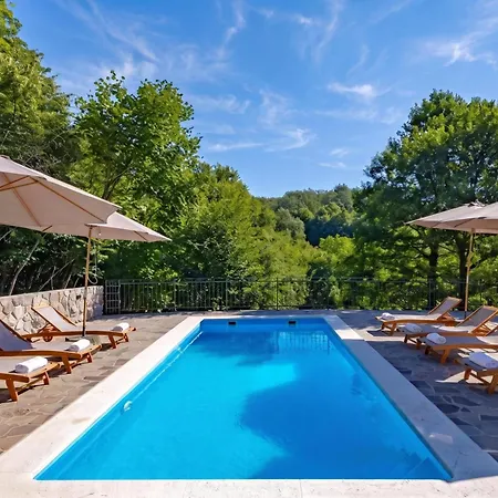 Nature & Pool Escape Lovrinovi *