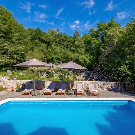 Nature & Pool Escape Lovrinovi