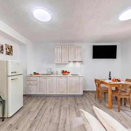 Apartman Nature & Pool Escape Lovrinovi *