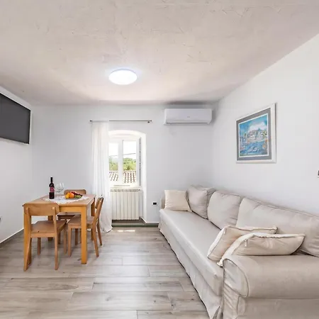 Nature & Pool Escape Lovrinovi Apartman *