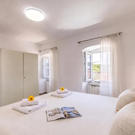 Nature & Pool Escape Lovrinovi Apartman Zvoneća